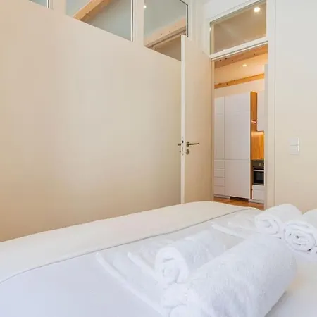 Apartment Cozy Near The River I *